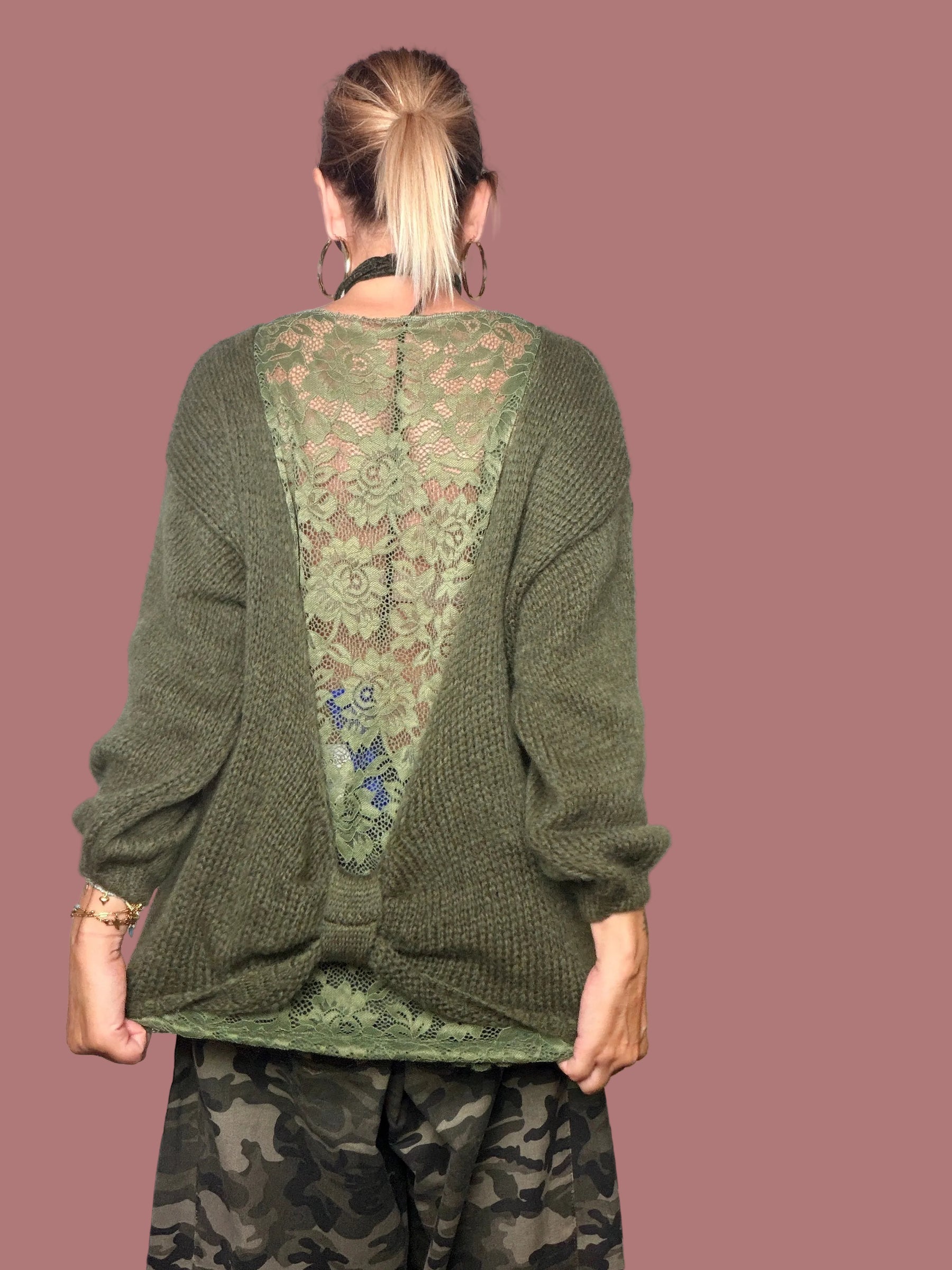 Maglia con inserto in pizzo sulla schiena, vista posteriore