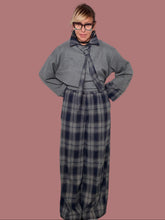 Pantalone palazzo a quadri blu e grigio, vista frontale
