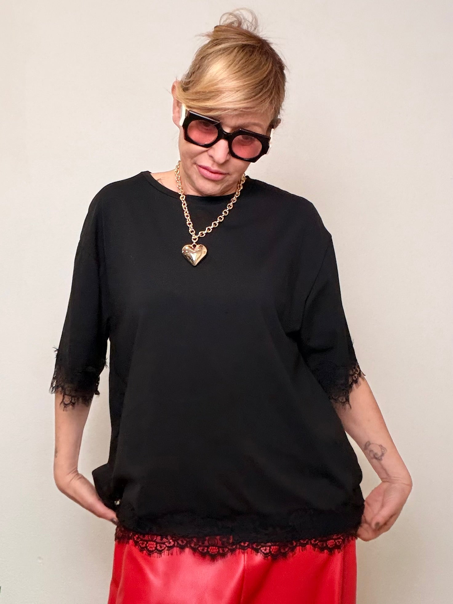 Maglia Oversize Nera con Inserto Pizzo Trasparente
