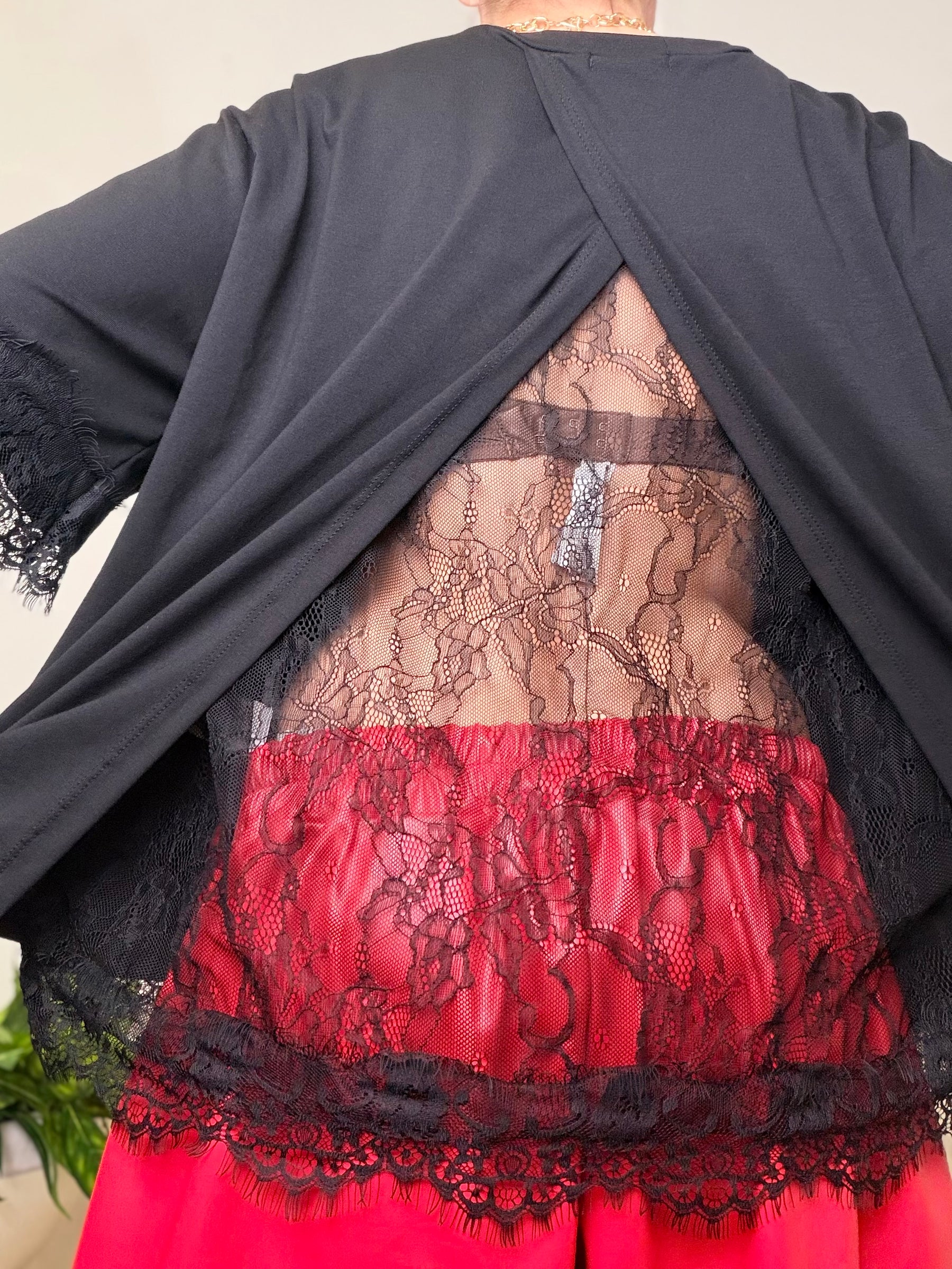 Maglia Oversize Nera con Inserto Pizzo Trasparente