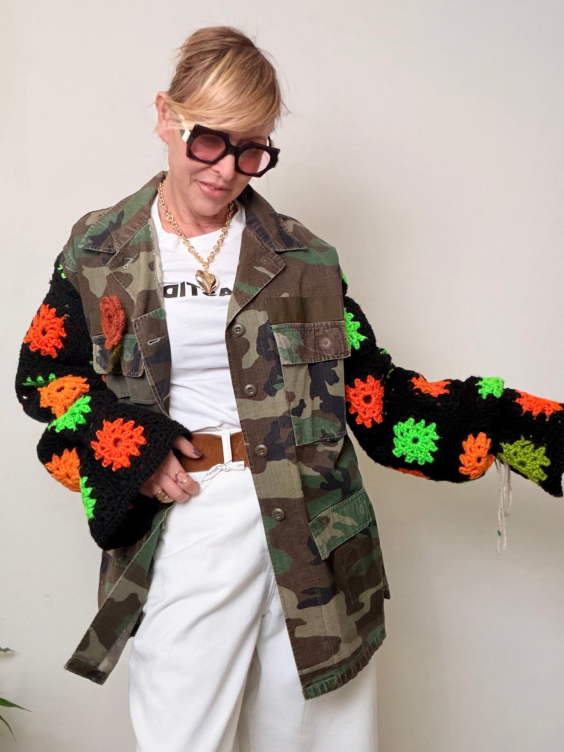 Giacca Militare Camouflage con Maniche Granny Square Uncinetto