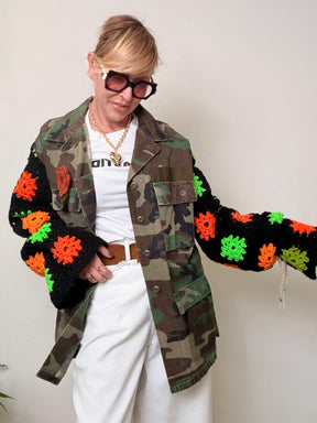 Giacca Militare Camouflage con Maniche Granny Square Uncinetto