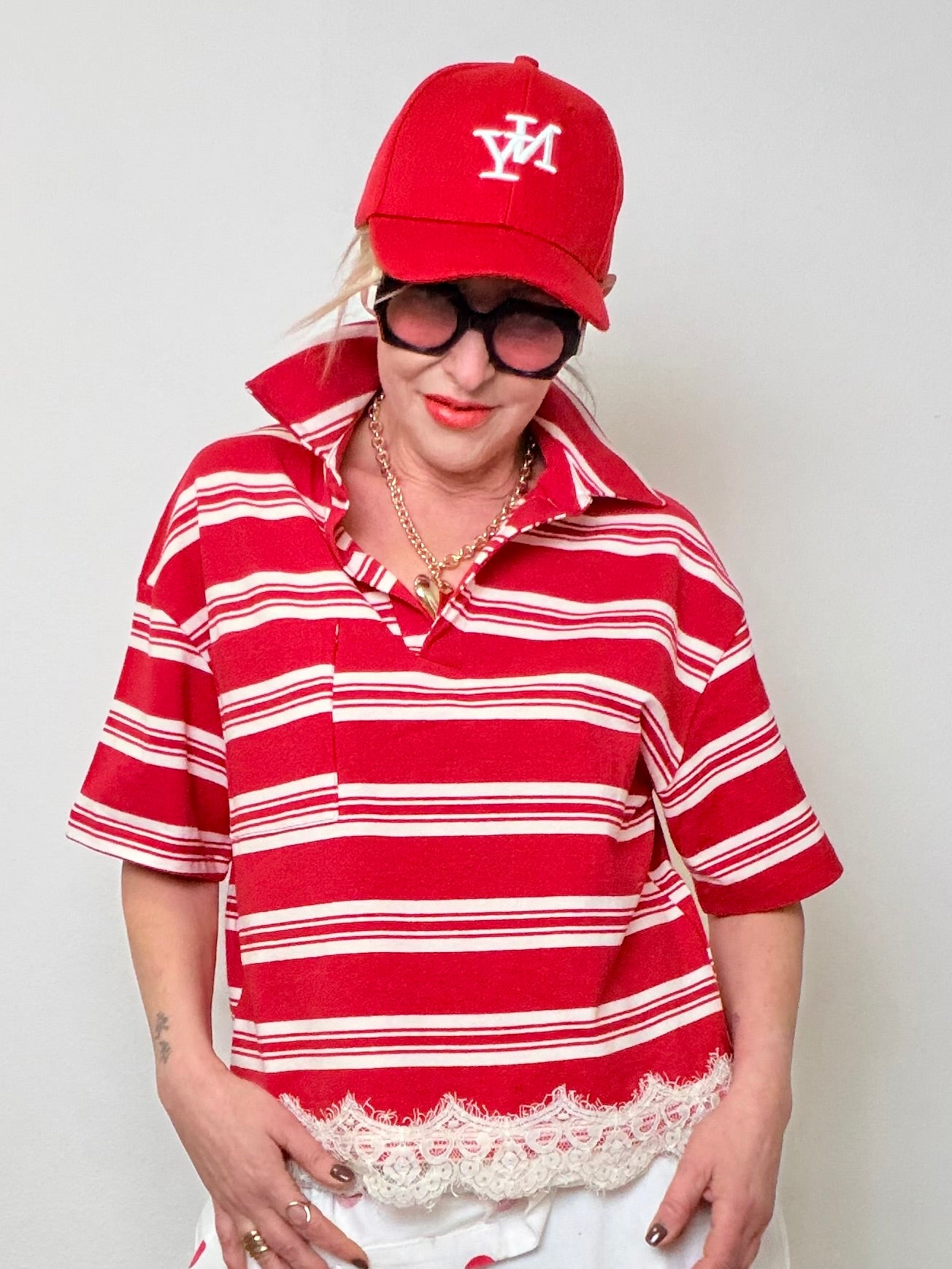 Polo Oversize Rossa a Righe con Bordo Pizzo