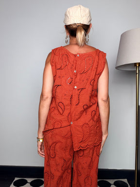 Camicia sangallo paisley ruggine - vista posteriore bottoni