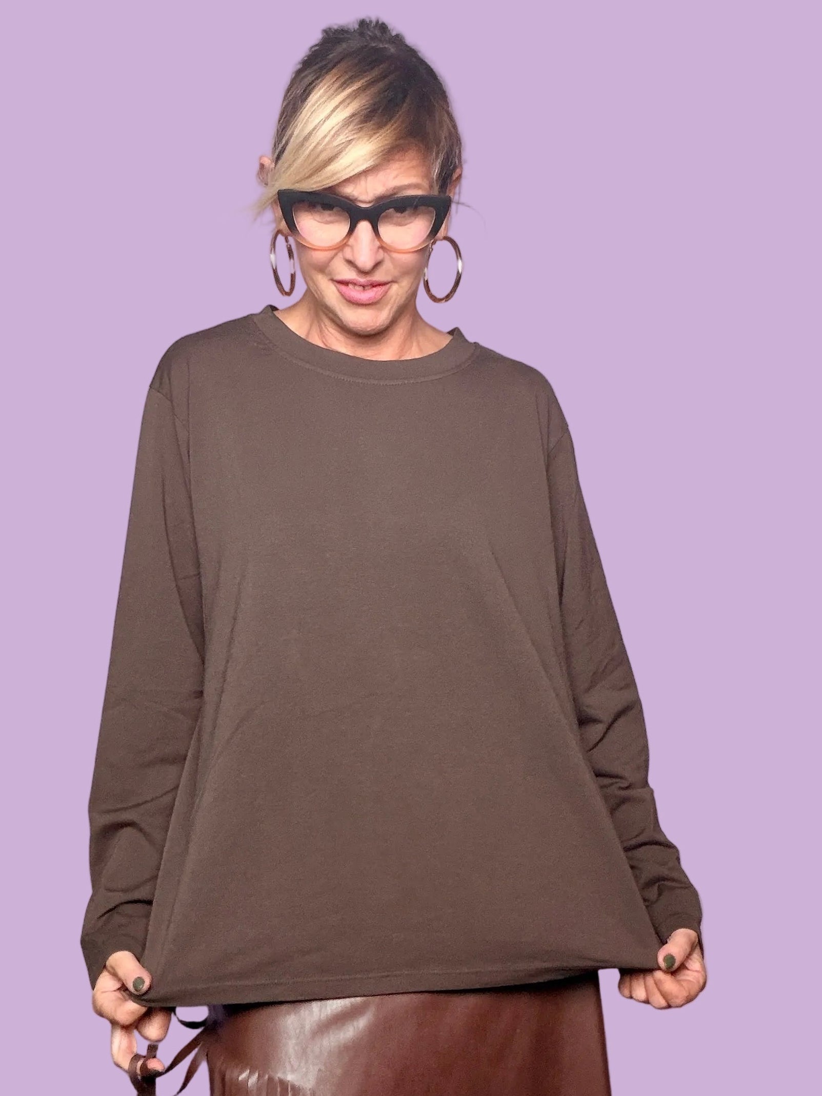 Maglia girocollo Susy Star color moro in cotone elasticizzato, vista frontale