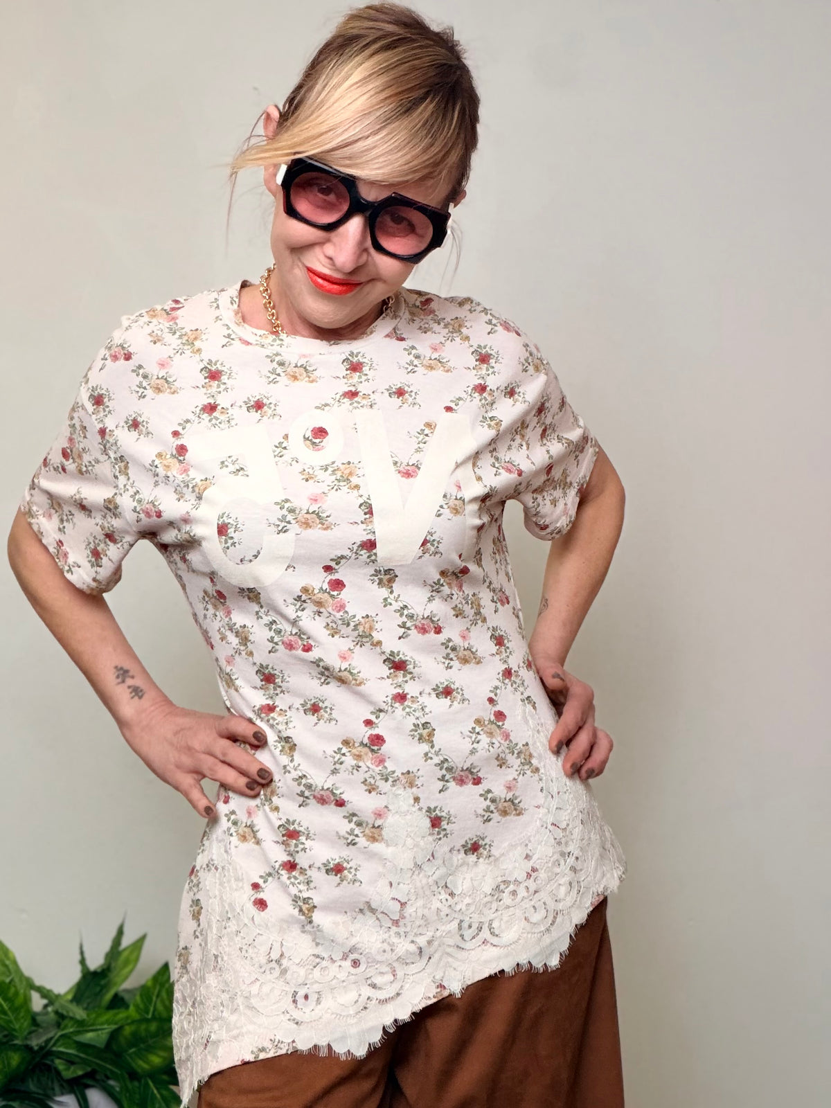 T-shirt Oversize Floreale con Pizzo