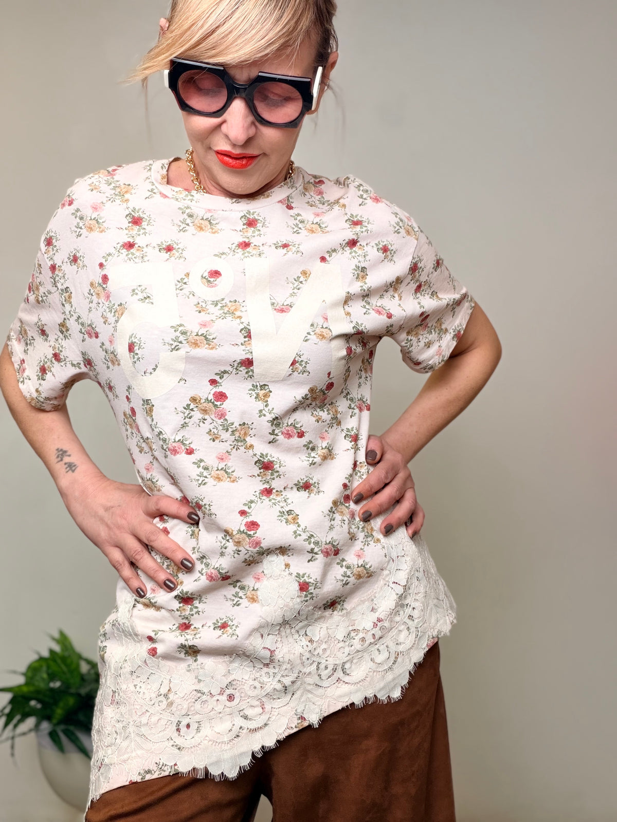 T-shirt Oversize Floreale con Pizzo