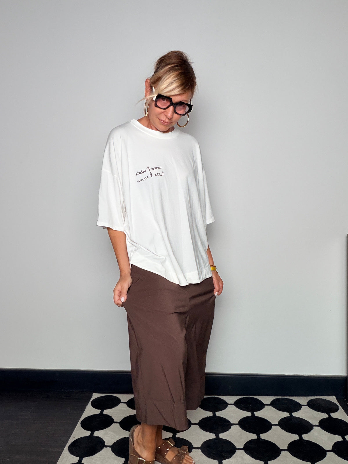 T-shirt cerco l'estate tutto l'anno - vista frontale