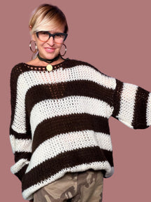 Maglia oversize a righe larghe con lavorazione traforata