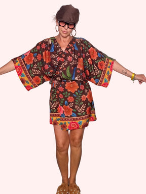 Kimono mini floreale bordeaux - vista frontale maniche aperte
