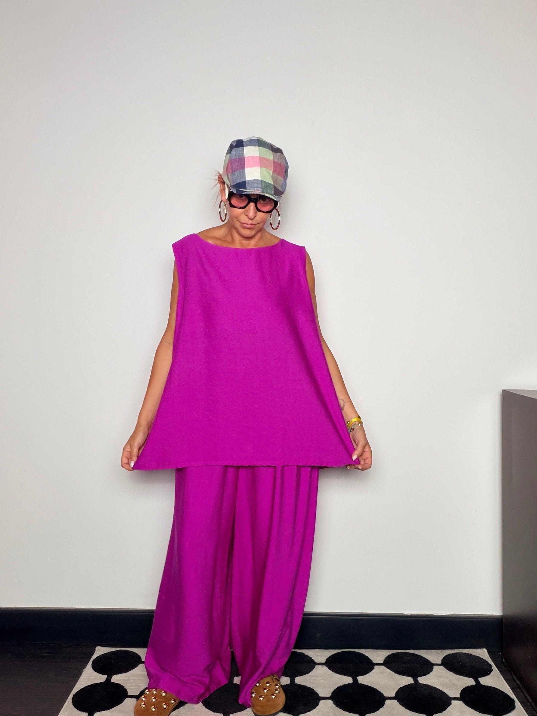 Completo fucsia - top cape e pantalone palazzo vista frontale