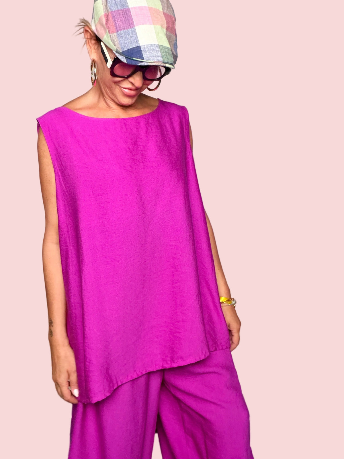 Completo fucsia - dettaglio top scollo barchetta