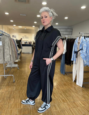 Tuta Sportiva con Bande Laterali a Contrasto ( in arrivo il 16 Marzo)