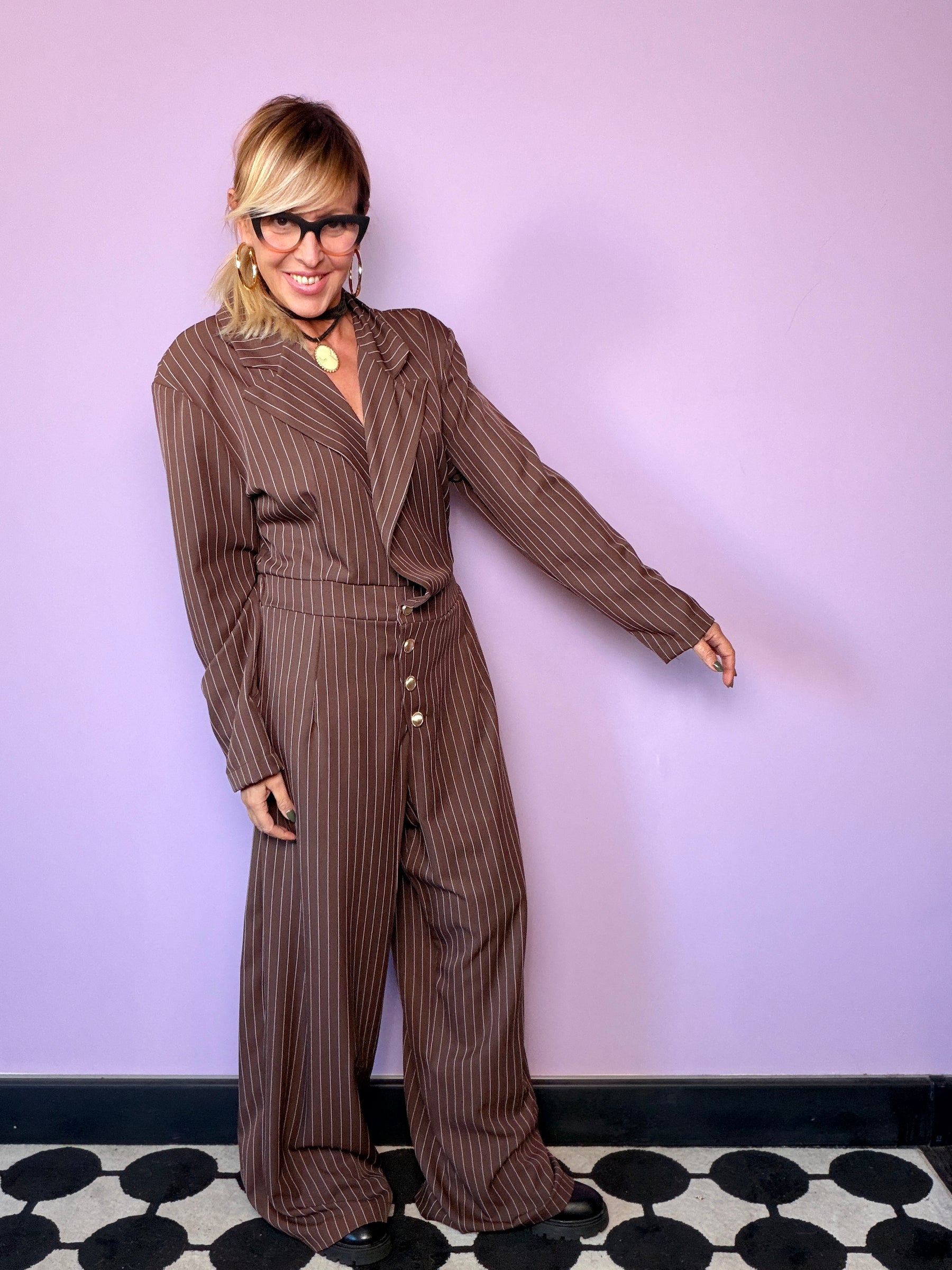 Tuta gessata con collo a revers e pantalone ampio Female