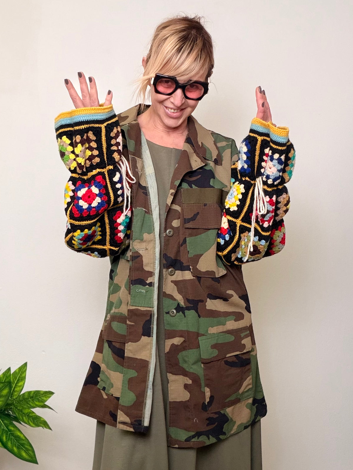 Giacca Militare Camouflage con Maniche Granny Square Uncinetto