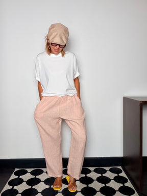 Pantalone in lino rosa cipria con vita elastica e tasche - vista frontale