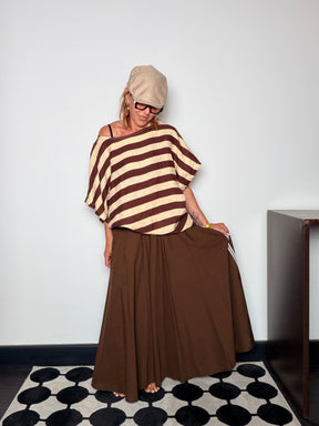 Gonna maxi a ruota marrone cioccolato - movimento e silhouette