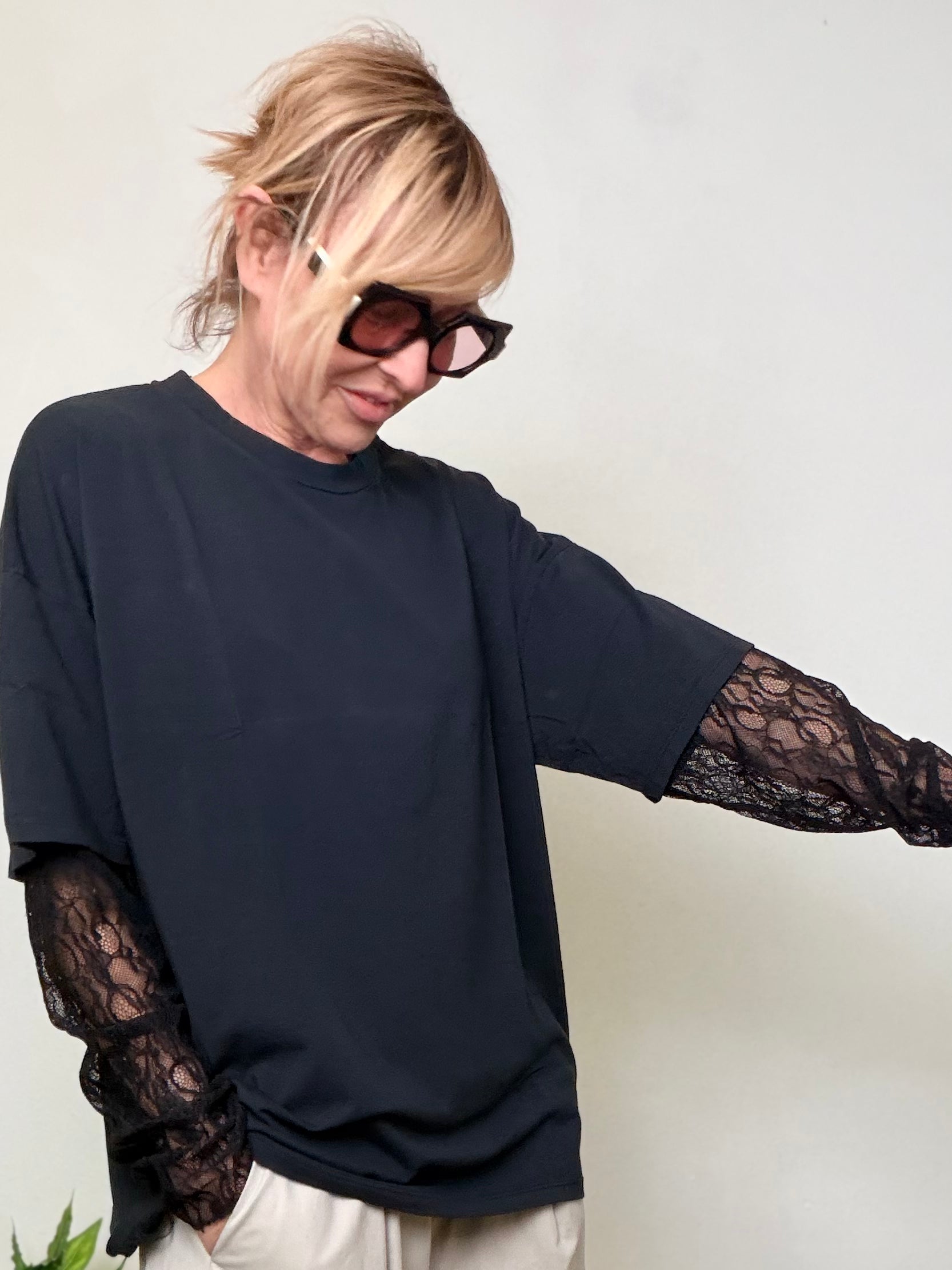 T-shirt Oversize con Maniche Lunghe in Pizzo