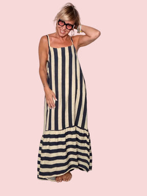 Abito maxi lino a righe nero beige - vista intera sorridente