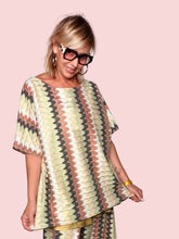 Maglia Over Taglio Vivo a Pipistrello Chevron Oro