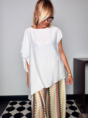 Blusa viscosa oversize bianca - dettaglio orlo asimmetrico e frange