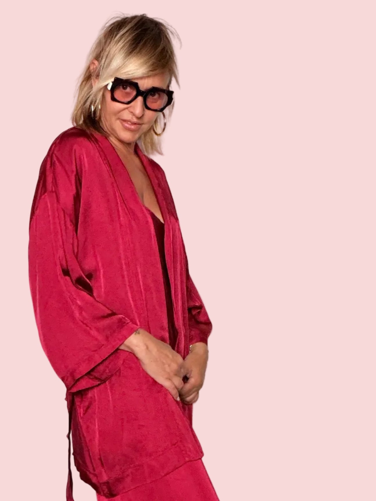 Kimono raso satinato rosso bordeaux - vista laterale con laccetti
