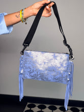 Borsa clutch frange glitter azzurro - vista frontale scamosciato metallizzato
