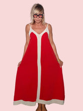 Abito maxi color block rosso fuoco con inserti panna - vista frontale