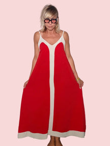 Abito maxi color block rosso fuoco con inserti panna - vista frontale