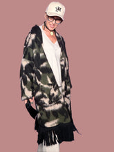 Cappotto jacquard con frange e tasche applicate