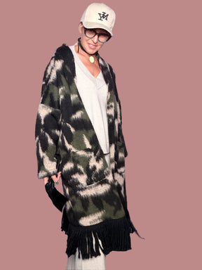 Cappotto jacquard con frange e tasche applicate