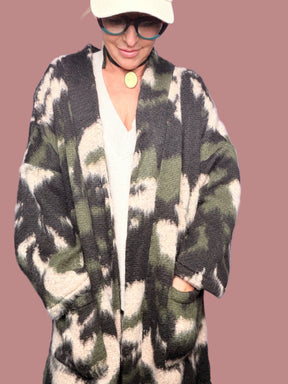 Cappotto jacquard con frange e tasche applicate