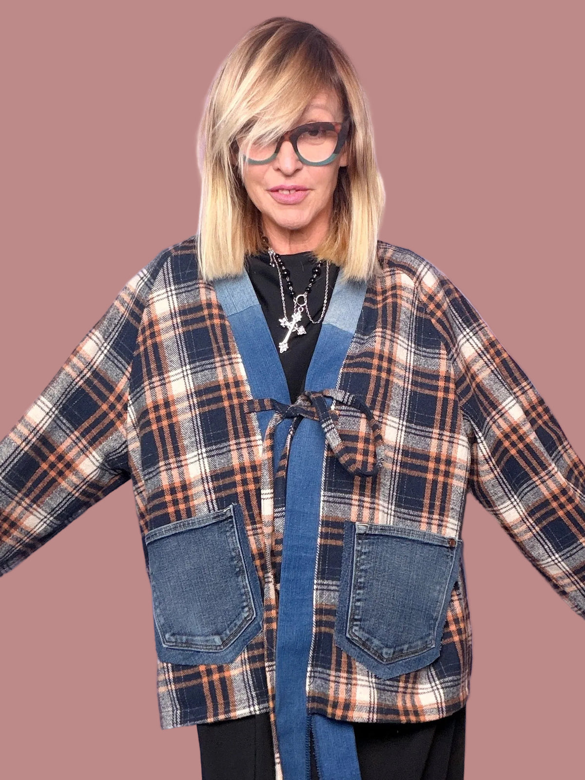 Giacca a quadri con dettagli in denim e fiocco