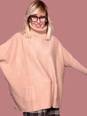 Maglia extra over con collo alto e bottoni dietro