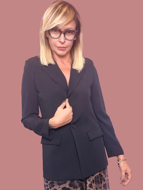Giacca blazer nera monopetto con tasche a pattina