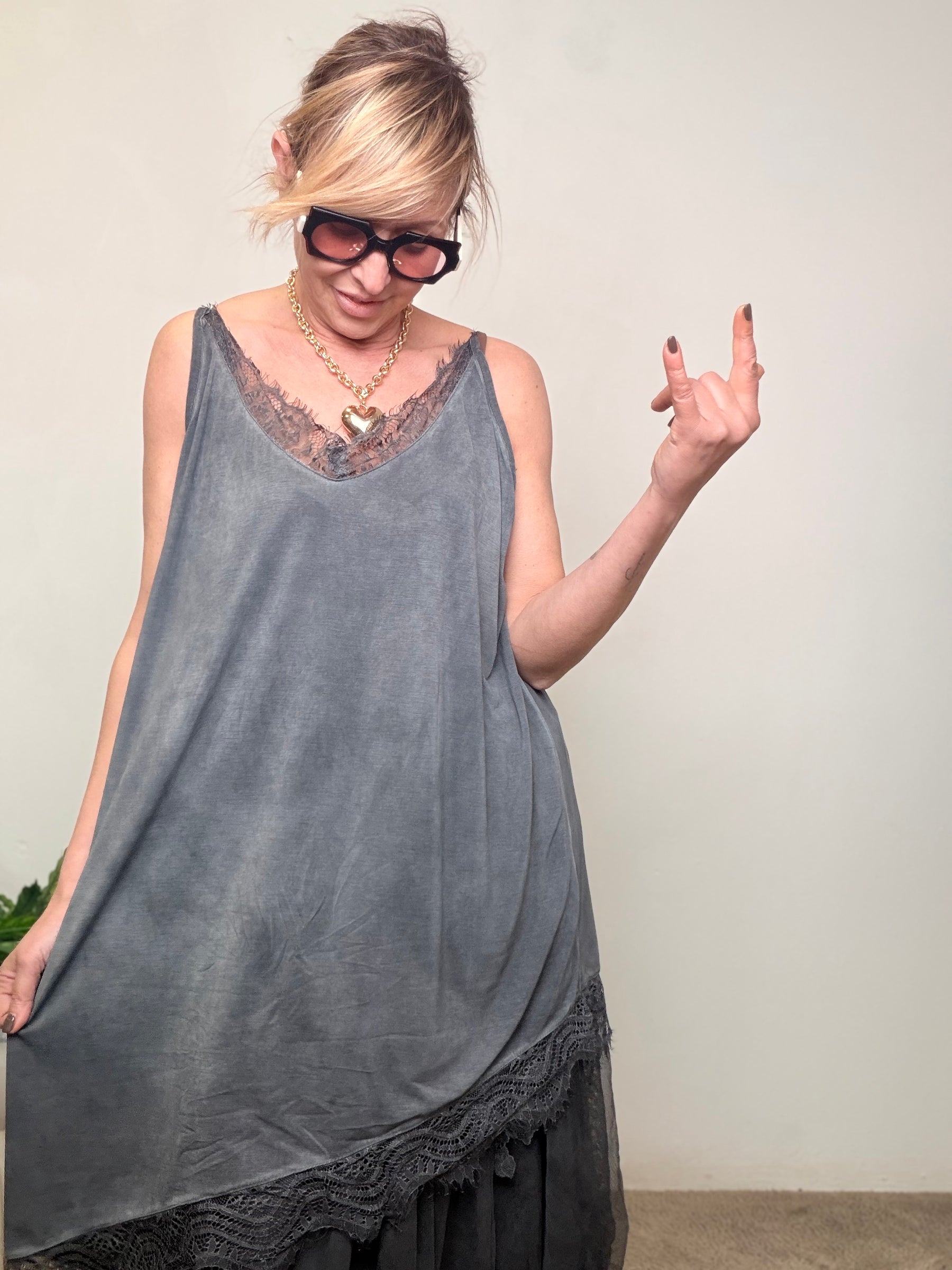 Top Lungo Modal Tinto Capo con Pizzo