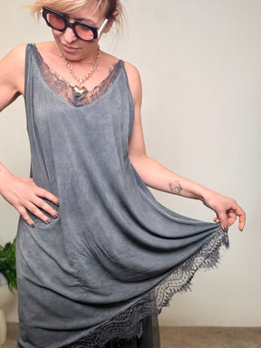 Top Lungo Modal Tinto Capo con Pizzo