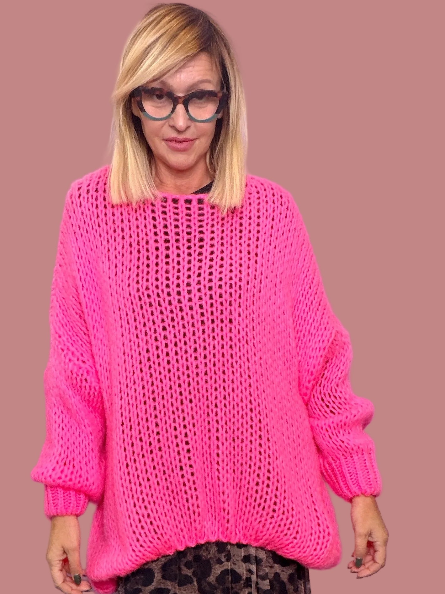 Maglia over traforata con maniche ampie