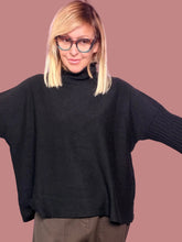 Maglia over a collo alto con maniche a coste Female