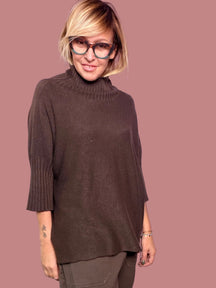 Maglia over a collo alto con maniche a coste Female