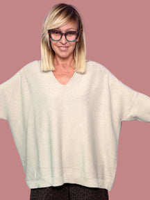 Maglia  over con scollo a V e spalle scese
