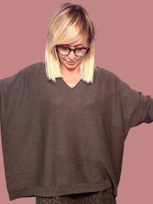 Maglia  over con scollo a V e spalle scese