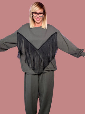 Completo over con frange e pantaloni morbidi