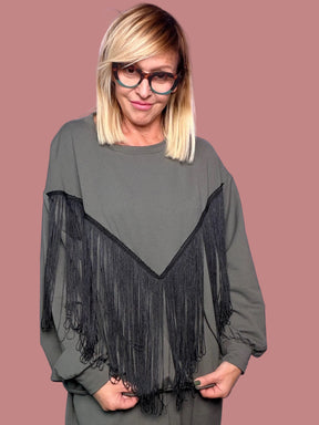 Completo over con frange e pantaloni morbidi