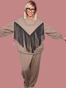 Completo over con frange e pantaloni morbidi