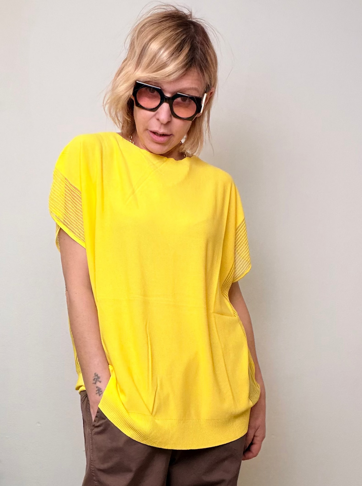 Maglia Oversize Nera con Inserti Traforati