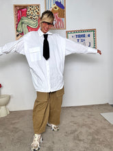 SOUVENIR - Camicia Bianca Oversize Unisex con Tasche Frontali e Maniche Extra