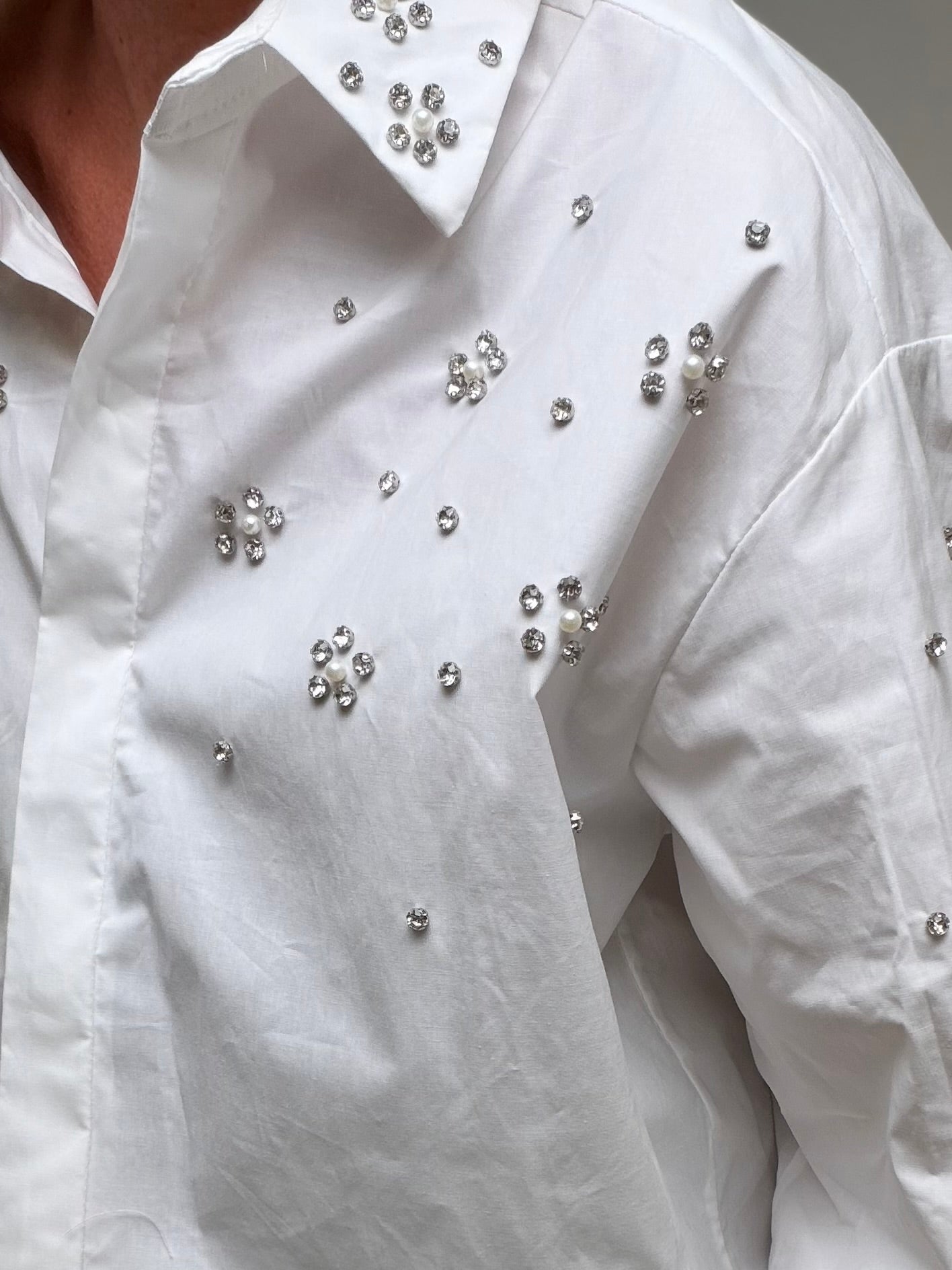 FEMALE - CAMICIA OVERSIZE CON GIOIELLO