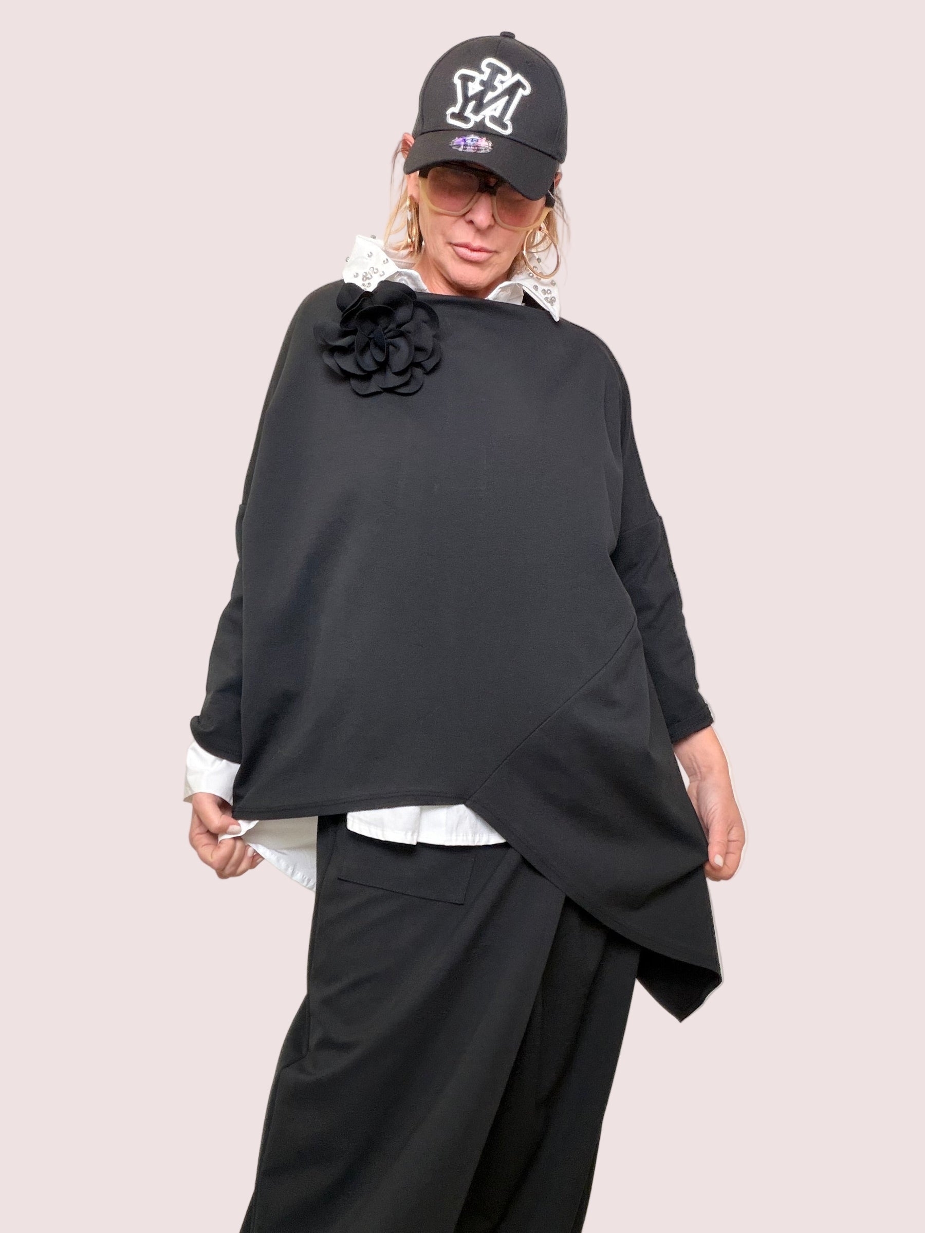 FEMALE - Maglia over asimmetrica con fiore applicato