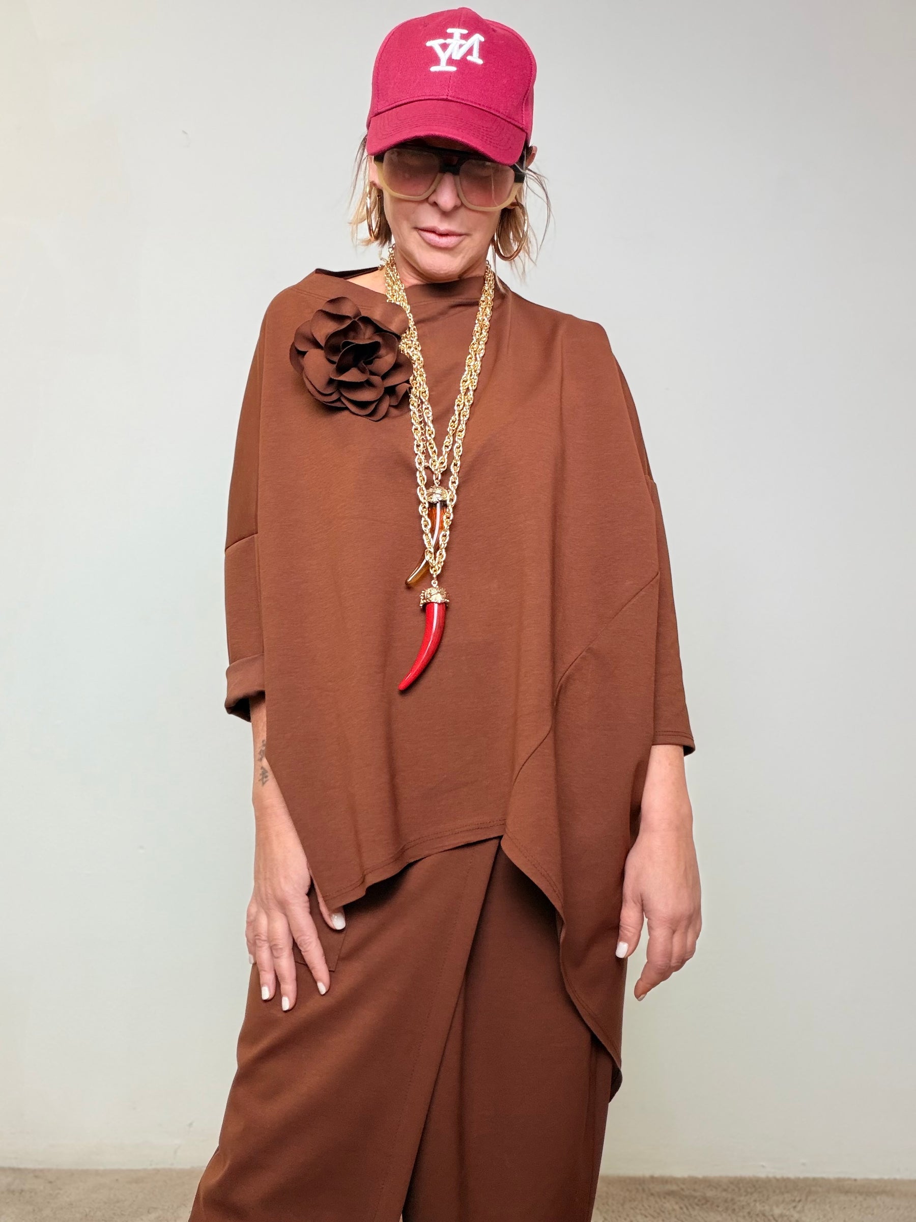 FEMALE - Maglia over asimmetrica con fiore applicato